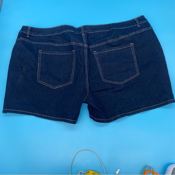 Lane Bryant Women's Dark Wash Denim Mid Rise Girlfriend Shorts Size 28 - Picture 4 of 7